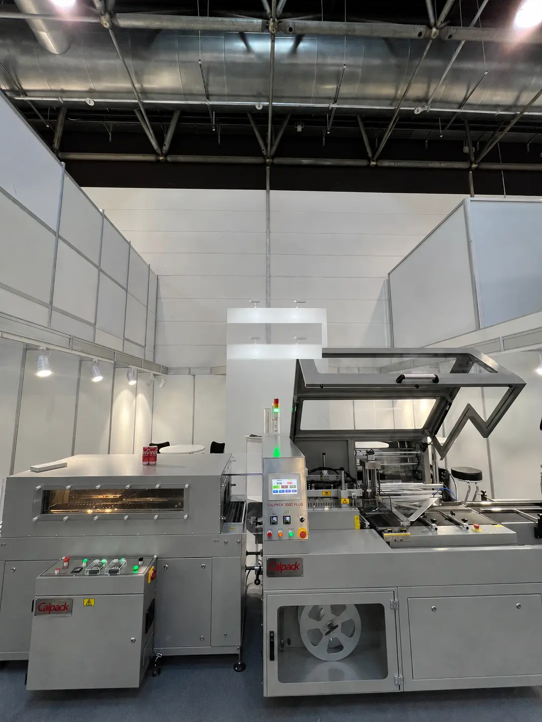 Automatic shrink-wrap packaging machinery